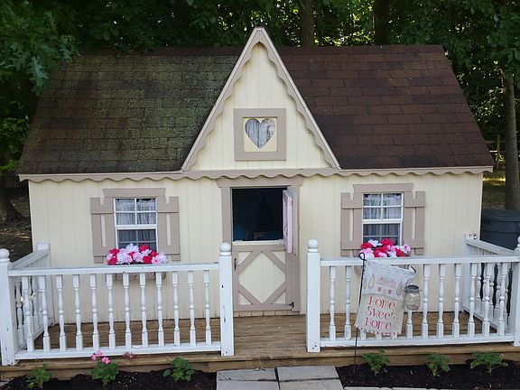 Children's playhouse 