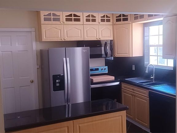 3rd image of 1323 Milan Ave