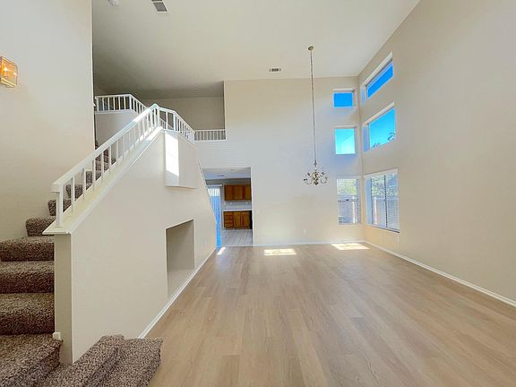 4th image of 651 Pointe Vista Ln