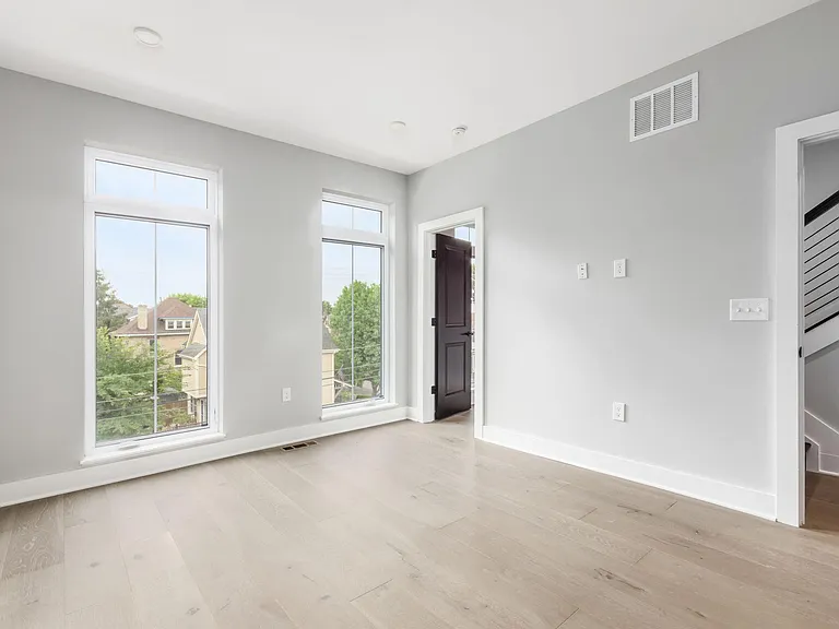 1247 Perry St — Photo 43