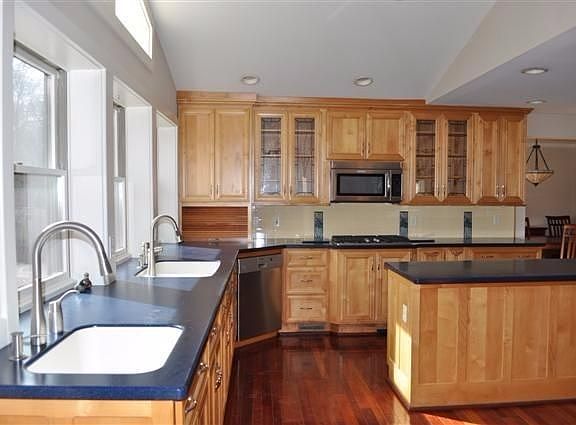 5th image of 3264 Bluett Dr
