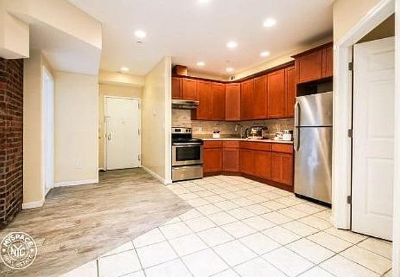 4th image of 248 Hancock St APT 1