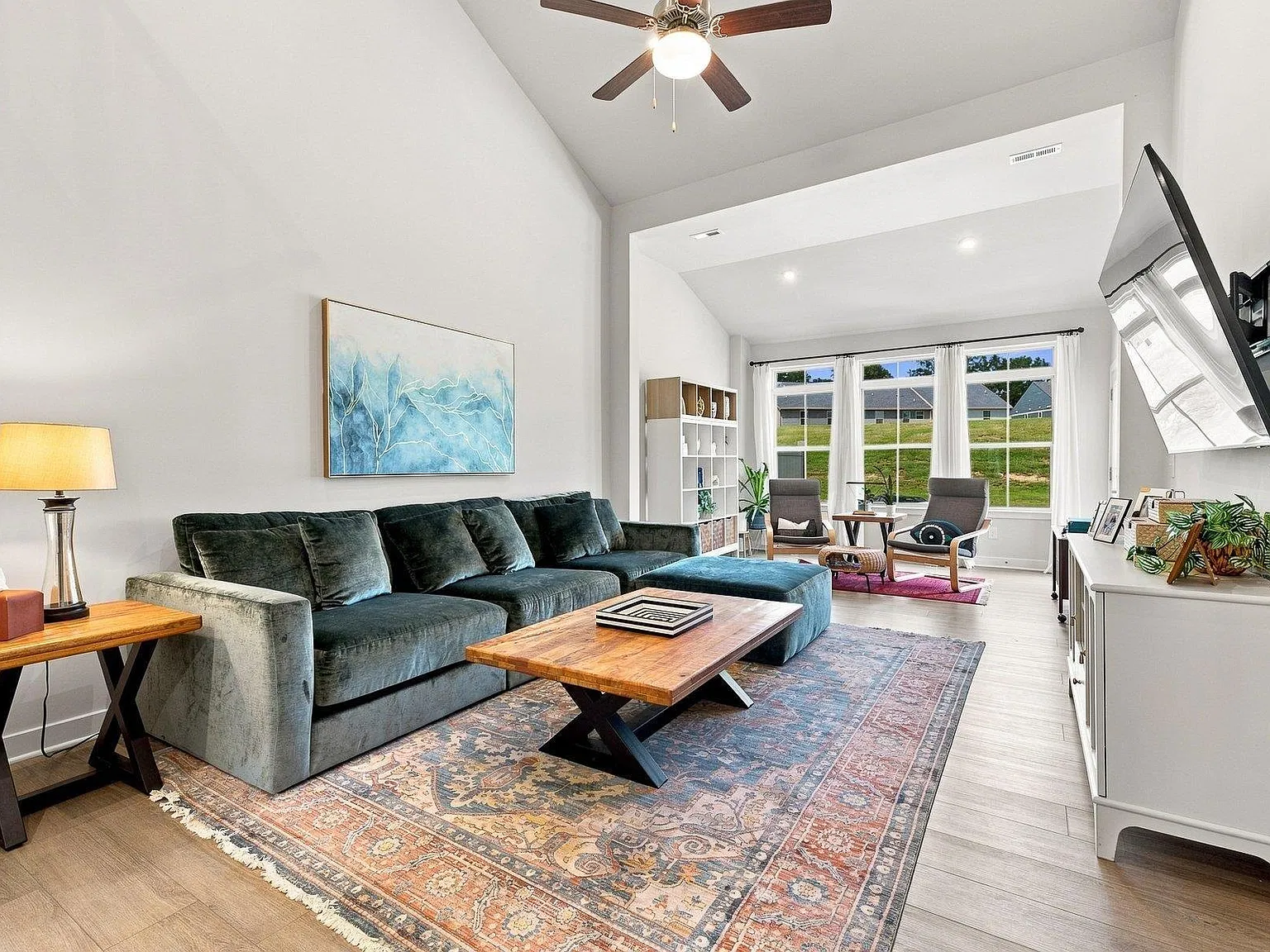 3 bed, 2.5 bath, 2078 sqft, $2,250 — Photo 1