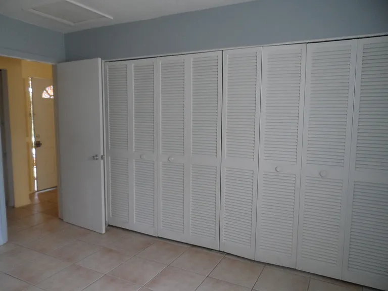 1236 Fountainhead Dr — Photo 2
