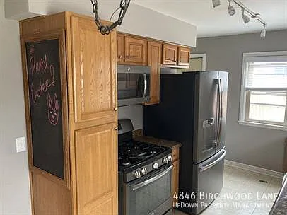 Minnetonka Home: 3-Bedroom Retreat with Finished Basement & Hardwood Floors 9/1 — Photo 3