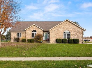 800 N Oregon Ave, Morton, IL 61550