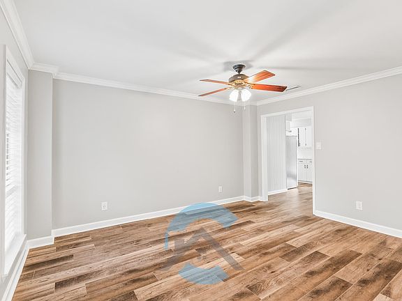 2nd image of 812 Vinson St