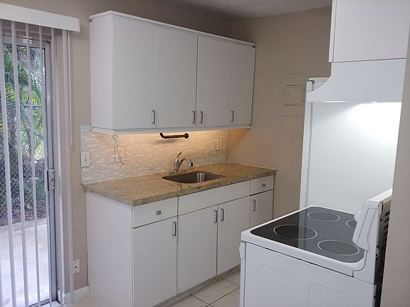4th image of 1733 NW 3rd Ave #Townhome