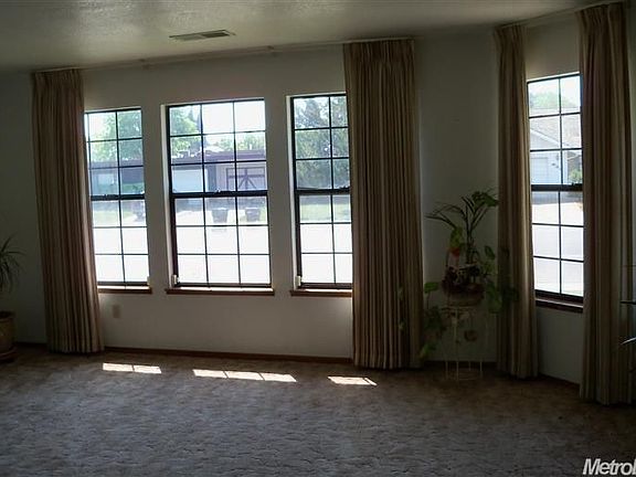 2nd image of 810 W El Dorado Dr