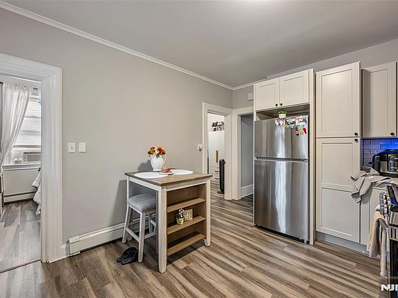 4th image of 84 Westervelt Place