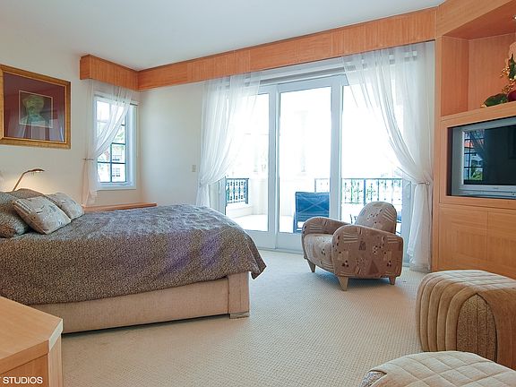 5th image of 19242 Fisher Island Dr
