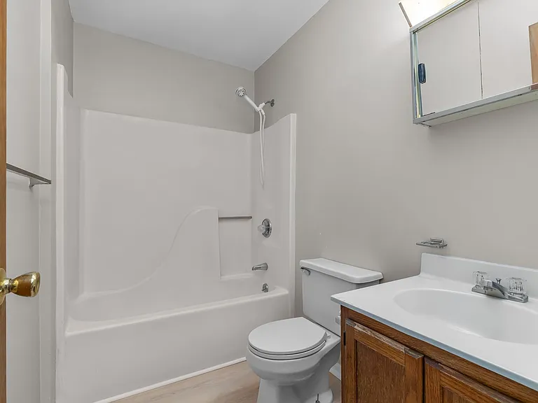 126 Windsor Ct — Photo 21
