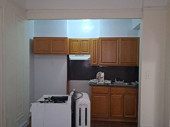 2nd image of 4879 Broadway #1B