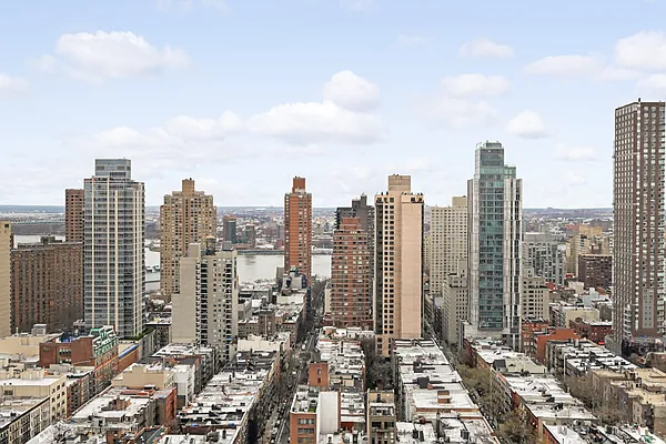 Sold by Compass | media 7