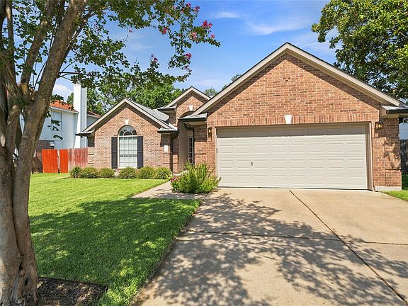 3rd image of 2307 Loquat Ln