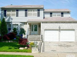2150 Beech St, Wantagh, NY 11793