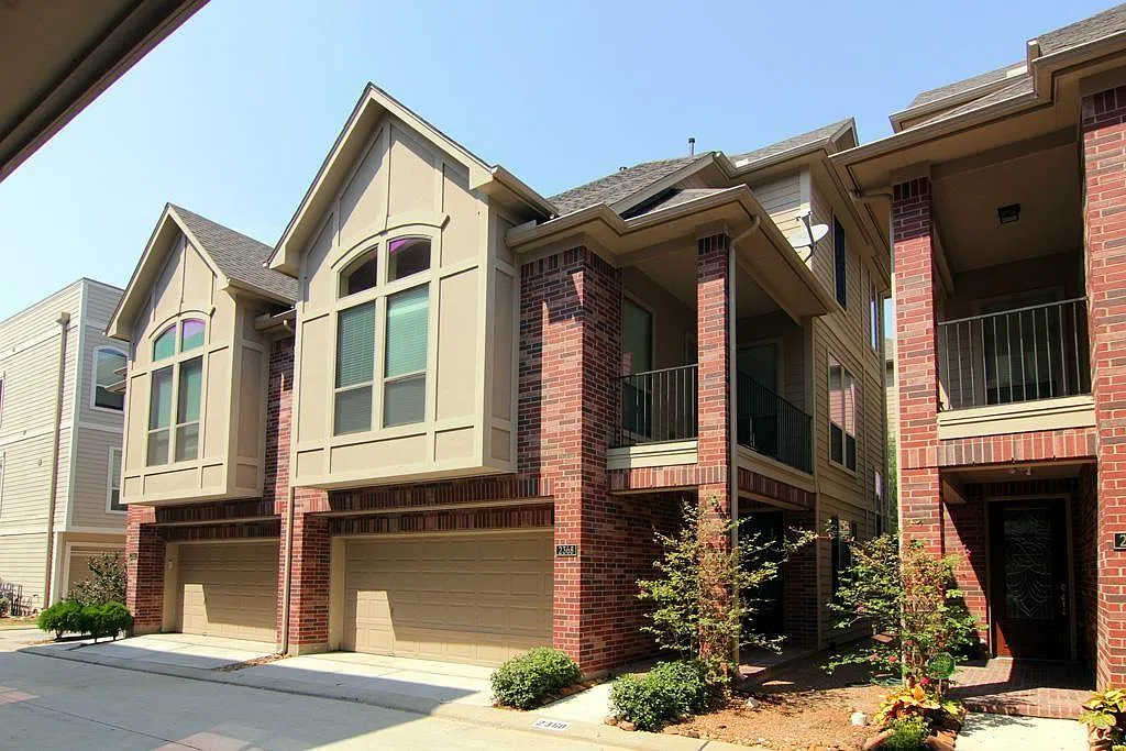 2 bed, 2.0 bath, 1608 sqft, $2,100 — Photo 1