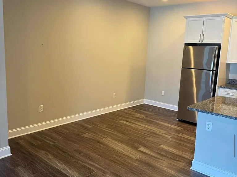 Contemporary Home Suites — Photo 9