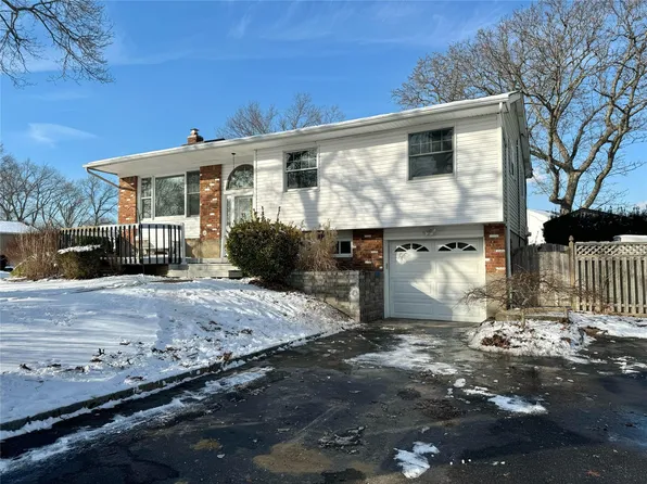 1 Quaker Lane, Smithtown, NY 11787
