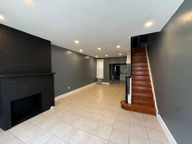 2021 E Monmouth St — Photo 1