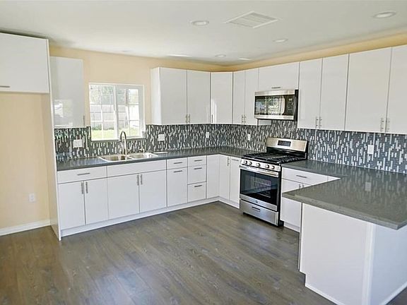 4th image of 7425 Farmdale Ave
