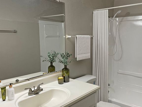 5th image of 10226 SE 6th St APT 10