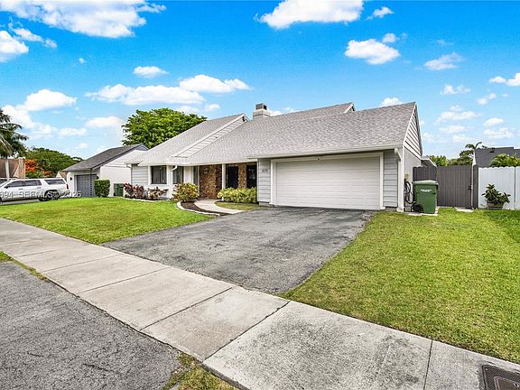 3rd image of 1579 S Goldeneye Ln