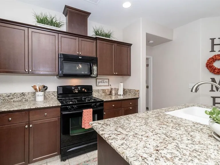 3174 Swift Ave — Photo 8