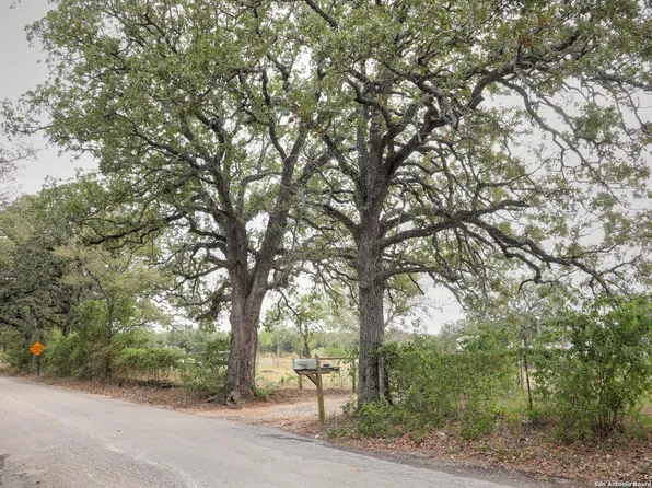 81 Sandy Creek Rd, Dale, TX 78616