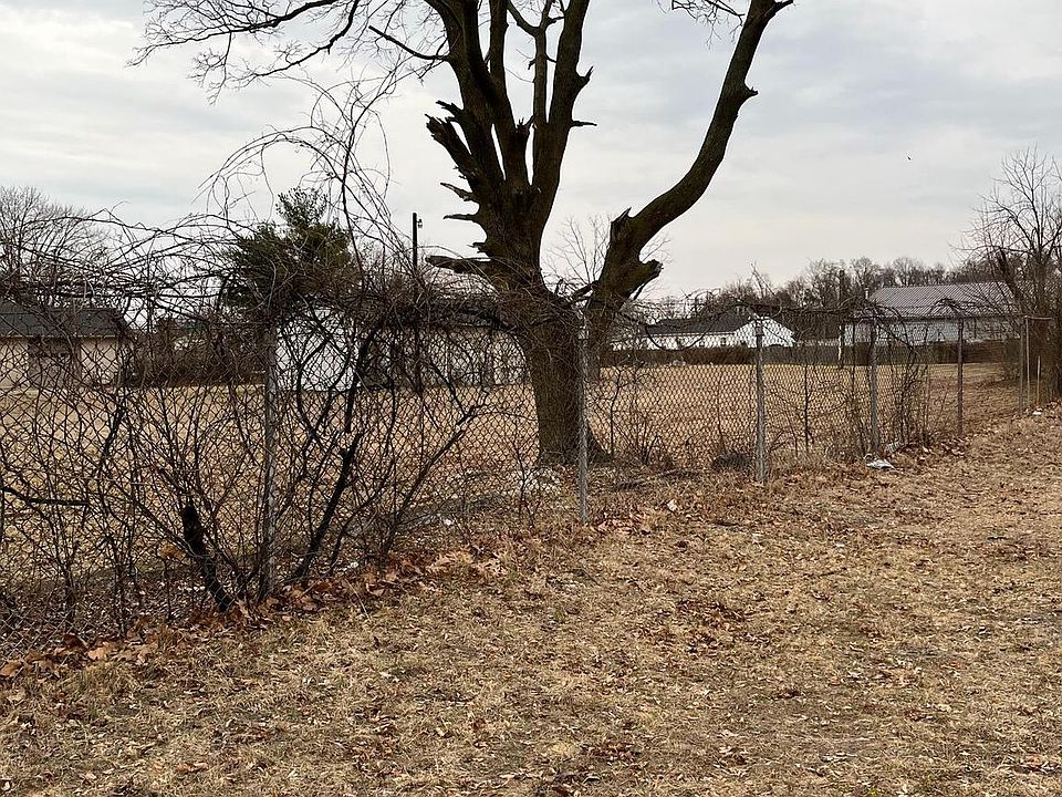 2nd image of 439 Crown Point Rd