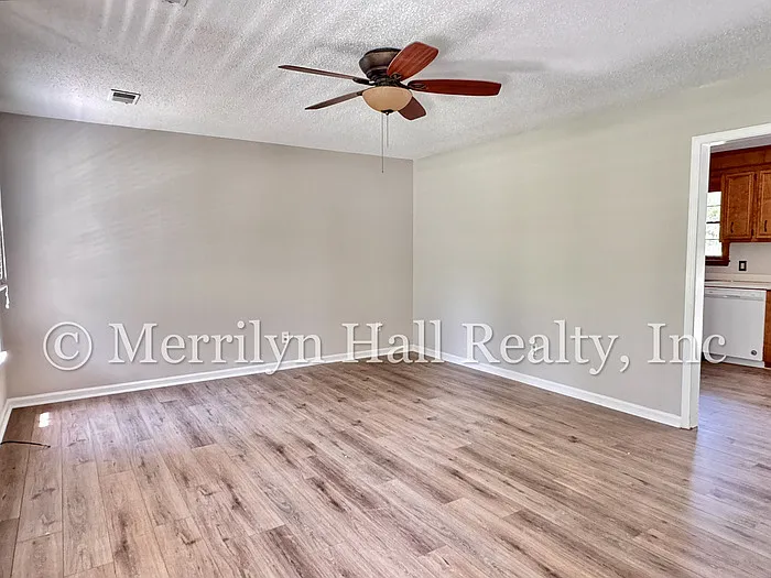 3 bed, 2.0 bath, 1450 sqft, $1,795 — Photo 4