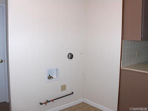 4th image of 94 Academy St