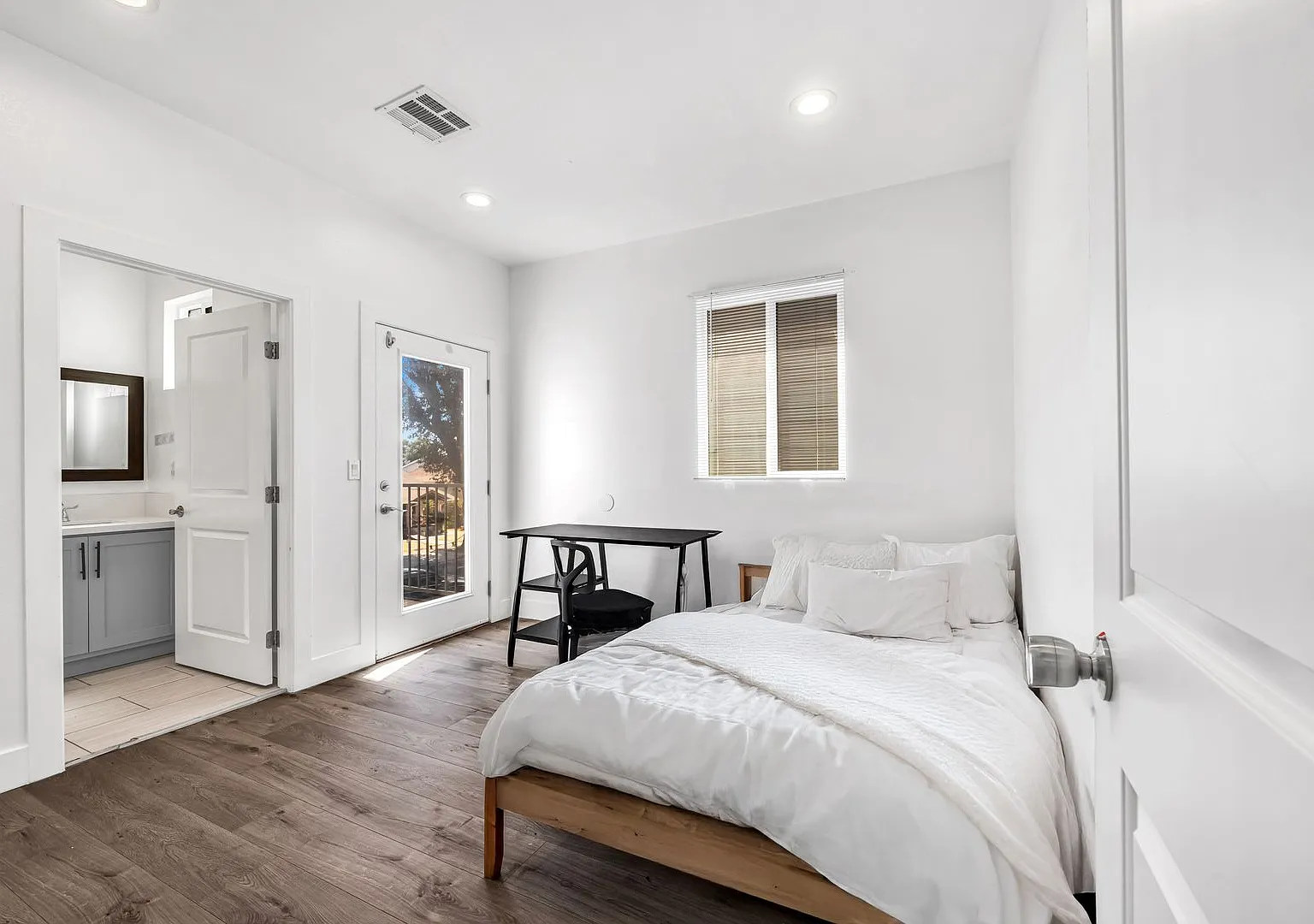 Soho Partners 1235 — Photo 3