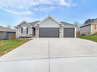 11709 N Windsor Ave, Kansas City, MO 64157