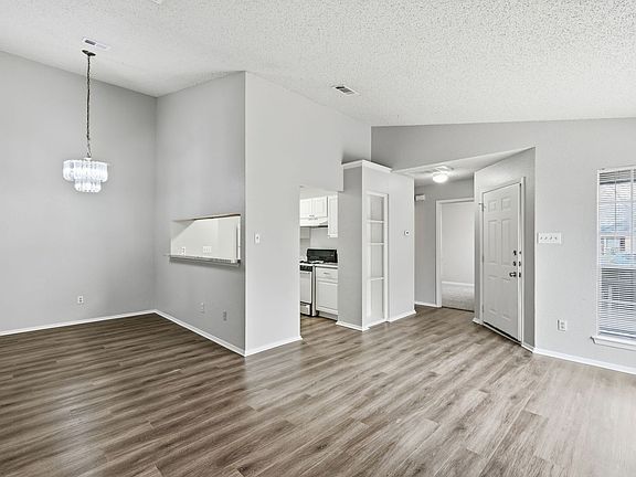 5th image of 2129 Andover Dr #2131