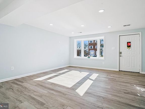 4th image of 3258 Birchdale Sq