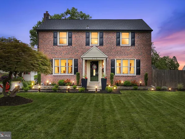 479 Colonial Park Dr, Springfield, PA 19064