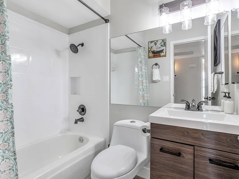 2124 E Hillery Dr — Photo 12