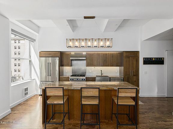 4th image of 15 Broad St APT 1620