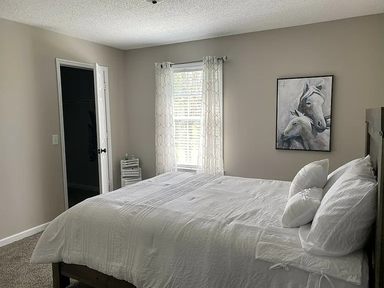 Admiral Place Apartments — Photo 17