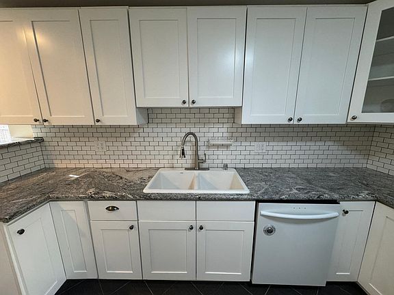 3rd image of 8529 Saturn St APT 2