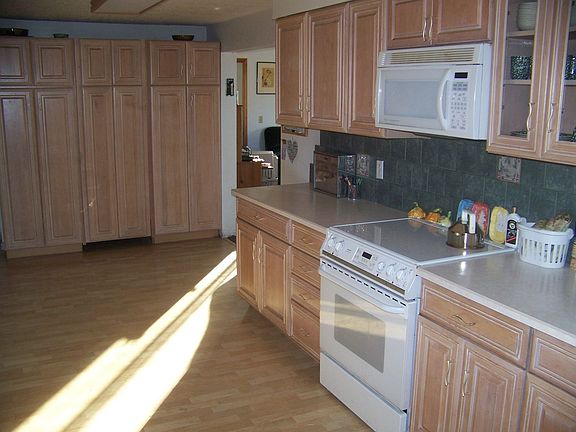 other end of kitchen