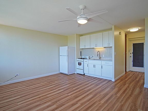 No popcorn ceiling. New ceiling light fan and roomba vacuum included
