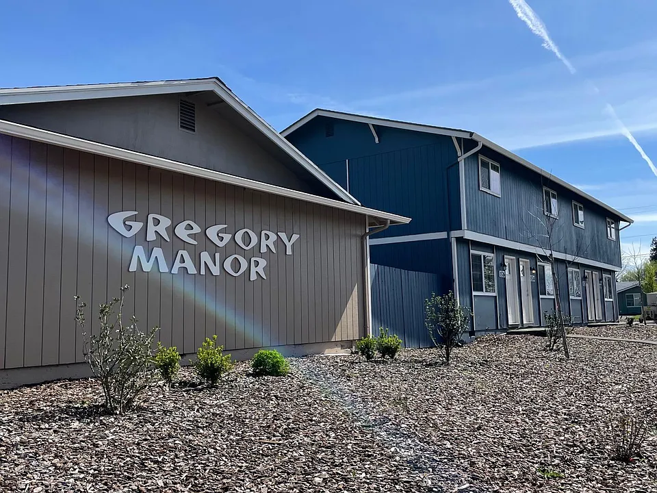 Gregory Manor