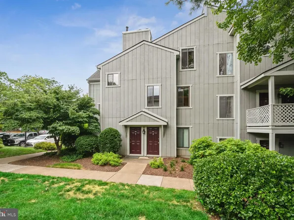 2303 Hunters Run Dr, Reston, VA 20191