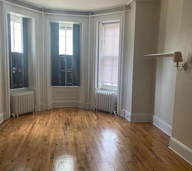 2nd image of 410 W Chelten Ave #1R