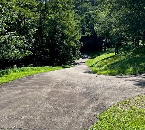 2nd image of 132 Point Lookout Ln