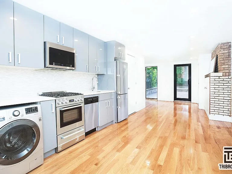 144 W 12th St #1A — Photo 3