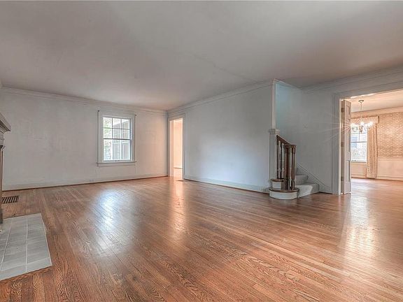 5th image of 611 W 67th St