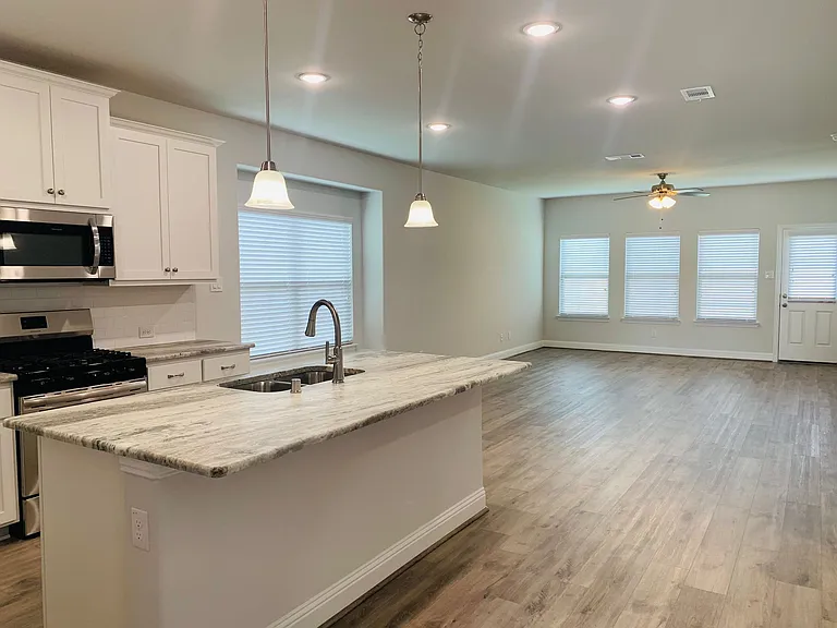 7804 Cottonwood Dr — Photo 4